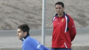 <b>DE REGRESO. </b>Hélder Postiga, que regresó ayer tras jugar con Portugal, corre ante Manolo Jiménez.