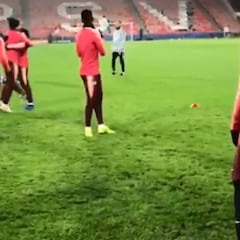 El notable túnel de Vidal que provocó risas en el Barcelona