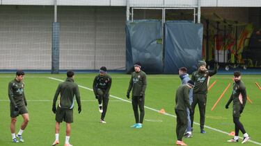 Los jugadores del Manchester City se ejercitaron antes de enfrentarse al Real Madrid.