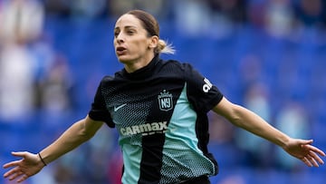 Esther celebra uno de sus dos goles con Gotham a North Carolina Courage.