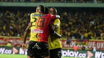 Jugadores de Deportivo Pereira en un partido de Liga BetPlay.