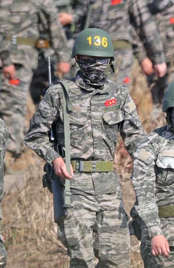 La estrella del conjunto inglés Son Heung-min se encuentra desde el 20 de abril realizando la formación militar en el cuerpo de los marines de su país (Corea del Sur).

