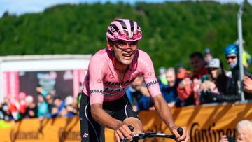 UAE Team Emirates XRG's Mexican rider Isaac Del Toro rides to crosses the finish line in the 16th stage of the 108th Giro d'Italia cycling race of 203kms from Piazzola sul Brenta to San Valentino on May 27, 2025. (Photo by Luca Bettini / AFP)