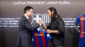 Ronaldinho nuevo embajador de Barcelona