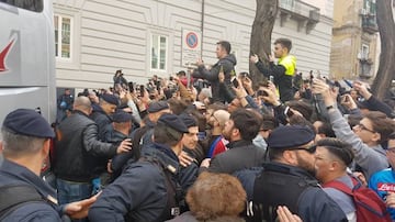 Photos, interest and plenty abuse for the Real Madrid team in Naples.