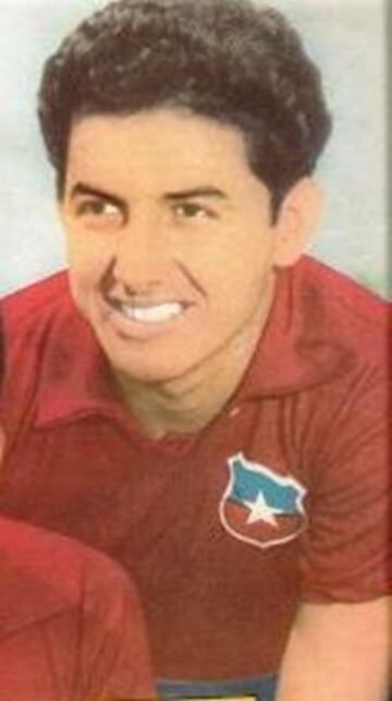 Integró la histórica selección nacional que consiguió el tercer lugar en el Mundial de 1962, realizado en nuestro país. En aquella cita planetaria, Sánchez anotó cuatro goles