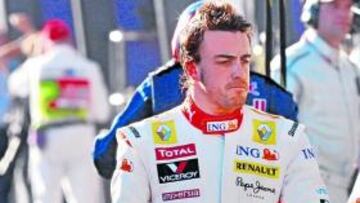 <b>PREOCUPADO. </b>Alonso no tenía buena cara ayer en Melbourne.