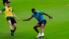 Sekou Gassama y Bobadilla en un entrenamiento del Racing.