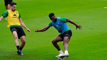 Sekou Gassama y Bobadilla en un entrenamiento del Racing.