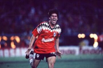 Salas y River campe&oacute;n, Salas y River campe&oacute;n... River campe&oacute;n. Marcelo Salas celebra uno de sus primeros goles en los millonarios.