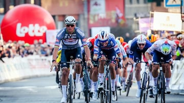 Van der Poel celebra su victoria.