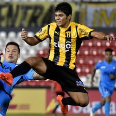 Defensa de Paraguay: "¿Por qué me asustaría marcar a Alexis?"