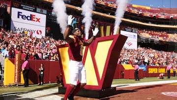 LANDOVER, MARYLAND - OCTOBER 09: Brian Robinson #8 of the Washington Commanders runs onto the field before his game against the Tennessee Titans at FedExField on October 09, 2022 in Landover, Maryland.   Scott Taetsch/Getty Images/AFP