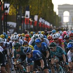 Pogacar y Roglic se cruzan en el dominio del Ineos en el Tour