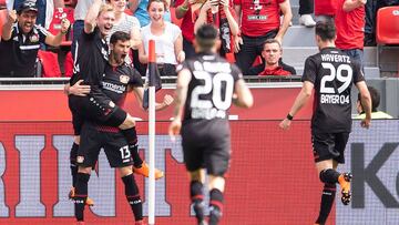 ¡Qué precisión! Gran asistencia de Aránguiz y golazo de Alario