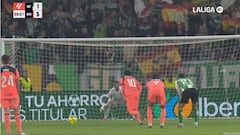 En el histórico día que Flick cambió de posición a Lamine, va Yamal y tira un penalti así: ¡menudo genio!