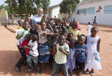 Ilusionado con el proyecto Casa España, visitó Dakar con periodistas en septiembre de 2011.