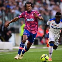 Juventus, con Cuadrado, vence a Lecce y se aferra a puestos de UCL