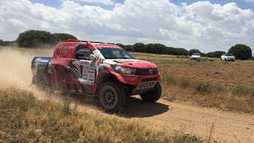 Xevi Pons en la Baja Arag&oacute;n 2018 con el Toyota Hilux de Overdrive. 