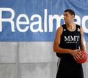Salah Mejri realiza su primer entrenamiento con el Madrid