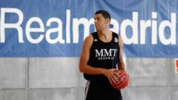Salah Mejri realiza su primer entrenamiento con el Madrid
