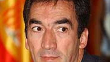 <b>OPTIMISTA.</B> Javier Lozano confía en el potencial de la selección y quiere rivales fuertes en la Eurocopa.