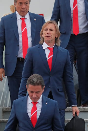 Soccer Football - FIFA World Cup - Peru Arrival - Sheremetyevo International Airport, Moscow Region, Russia - June 10, 2018. Coach Ricardo Gareca disembarks from a plane. REUTERS/Maxim Shemetov