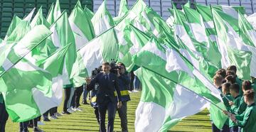 El Benito Villamarín se vistió de gala para ser partícipe del acto oficial de la renovación de Joaquín hasta el año 2021. 