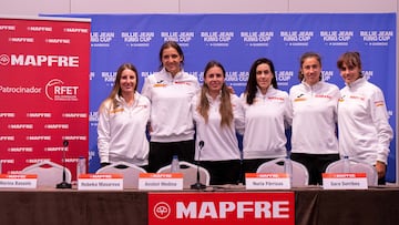 Las jugadoras del equipo de España de la Billie Jean King Cup, junto a Anabel Medina en la rueda de prensa previa a la eliminatoria contra México.