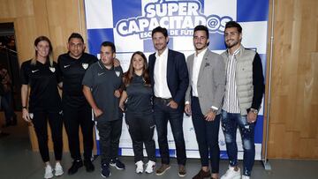 V&iacute;ctor S&aacute;nchez del Amo, junto a Juankar y Luis Mu&ntilde;oz y la jugadora del Femenino, Adriana Mart&iacute;n, en la presentaci&oacute;n de &#039;Super Capacitad@s&#039;.