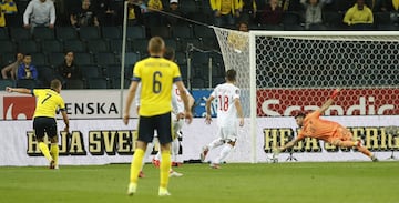 2-1. Viktor Claesson marca el segundo gol.