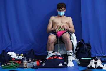 Thomas Daley, del equipo de Gran Bretaña, tejiendo antes de la final masculina de la plataforma de 10 metros.