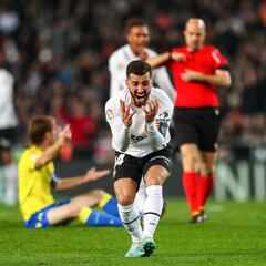 Muchas sombras y pocas luces ante el Cádiz