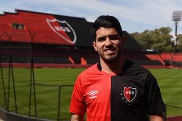 El hermano del 'Kun', se encuentra sin equipo a sus 21 años, ha pasado por equipos como: Independiente, Cádiz. Arsenal de Sarandí y Newell's Old Boys