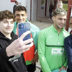 Un Elche de dulce mide
la reacción del Levante