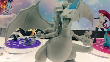 Impresionante figura de Pikachu, Ash y Charizard para Japón