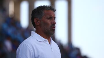 Futbol, Deportes Iquique vs Santiago Wanderers.
Liguilla de ascenso 2023.
El director tecnico de Deportes Iquique Miguel Ponce, antes del partido de vuelta contra Santiago Wanderers por la liguilla de promocion a primera division realizado en el estadio Tierra de Campeones de Iquique, Chile.
10/12/2023
Alex Diaz/Photosport
Soccer, Sports Iquique vs Santiago Wanderers.
Promotion league 2023.
The technical director of Deportes Iquique Miguel Ponce, before the second leg match against Santiago Wanderers for the promotion league to the first division held at the Tierra de Campeones stadium in Iquique, Chile.
10/12/2023
Alex Diaz/Photosport