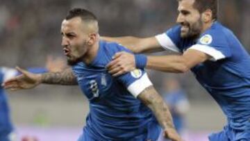 Mitrouglu celebra un gol con Grecia.