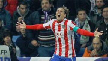 Forlán iguala a Adelardo