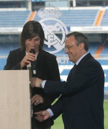 La presentación de Sergio Ramos con el Real Madrid. Fue el primer fichaje español con Florentino Pérez como presidente en la temporada 2005-06.