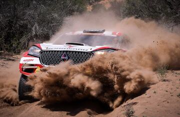 Decimotercera etapa entre San Juan y Córdoba. El piloto holandés Erik Wevers con Bogward.