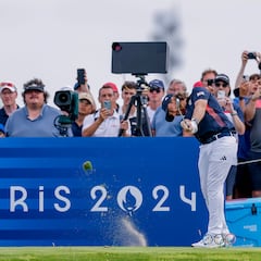 What happens if there is a tie for one of the medals in the golf tournament at the 2024 Olympics in Paris?