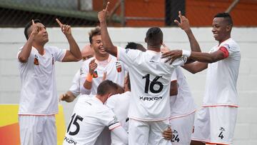 Jugadores de Envigado celebrando un gol en Liga &Aacute;guila I-2018