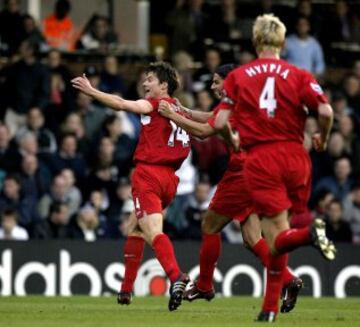 El 16 de octubre de 2004 Xabi Alonso marcó su primer gol en la Premier, fue de falta al Fulham tras salir desde el banquillo. El Liverpool perdía 2-0 y Benítez sacó al jugador vasco, el partido acabó 2-4 para los 'Reds' con una gran actuación del guipuzco