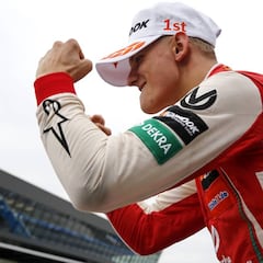 Mick Schumacher: doblete y liderato bajo la mirada de la F1