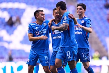 Cruz Azul pone en juego su invicto en Monterrey