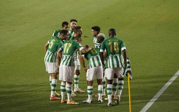 1-1. Aissa Mandi celebró el gol del empate.