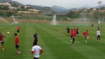 El Sevilla ya se ejercit&oacute; ayer en Marbella para preparar la final de Varsovia. 
 