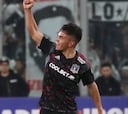 Pizarro marcó su primer gol en Colo Colo y así reaccionó Arturo Vidal