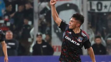 Pizarro marcó su primer gol en Colo Colo y así reaccionó Arturo Vidal